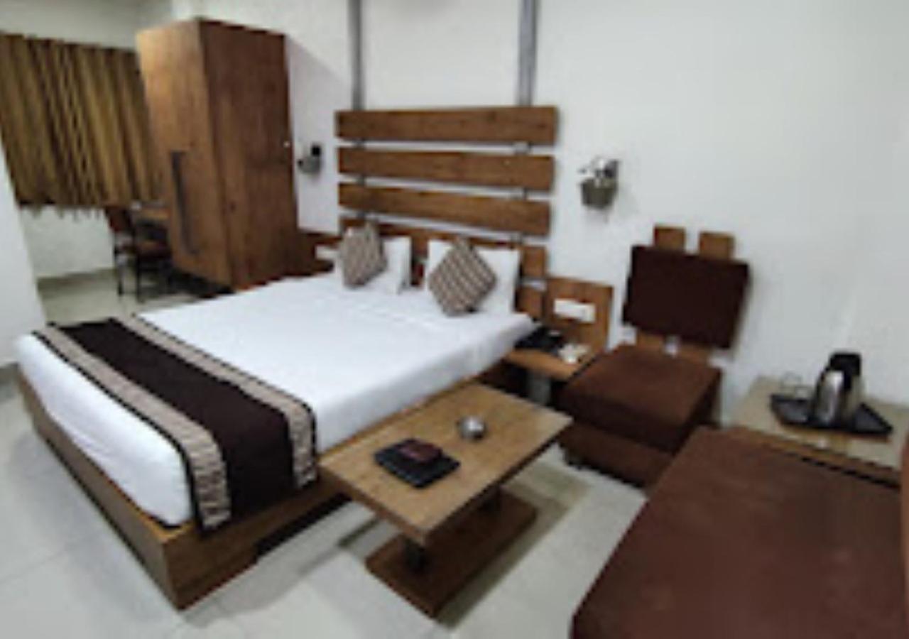 Hotel Siddharth Premiere Chandrapur Eksteriør bilde